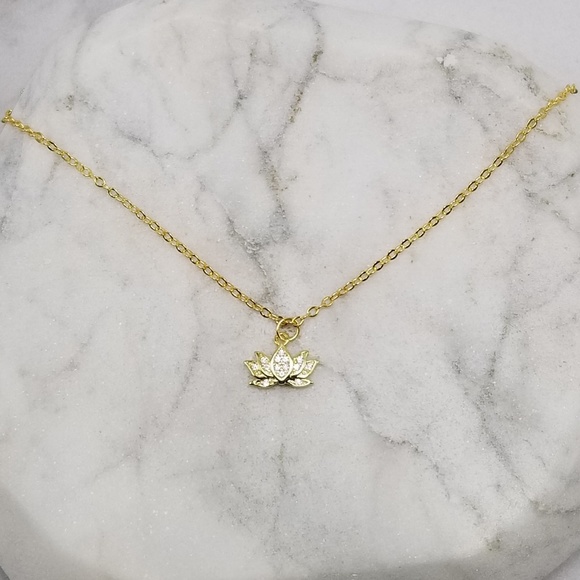 🌸gold plated yoga lotus flower necklace - Picture 2 of 4